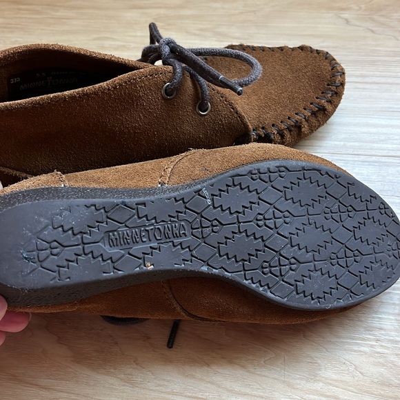 Minnetonka Chukka Wedge Boot Size: 5.5, Color Brown - Picture 5 of 5